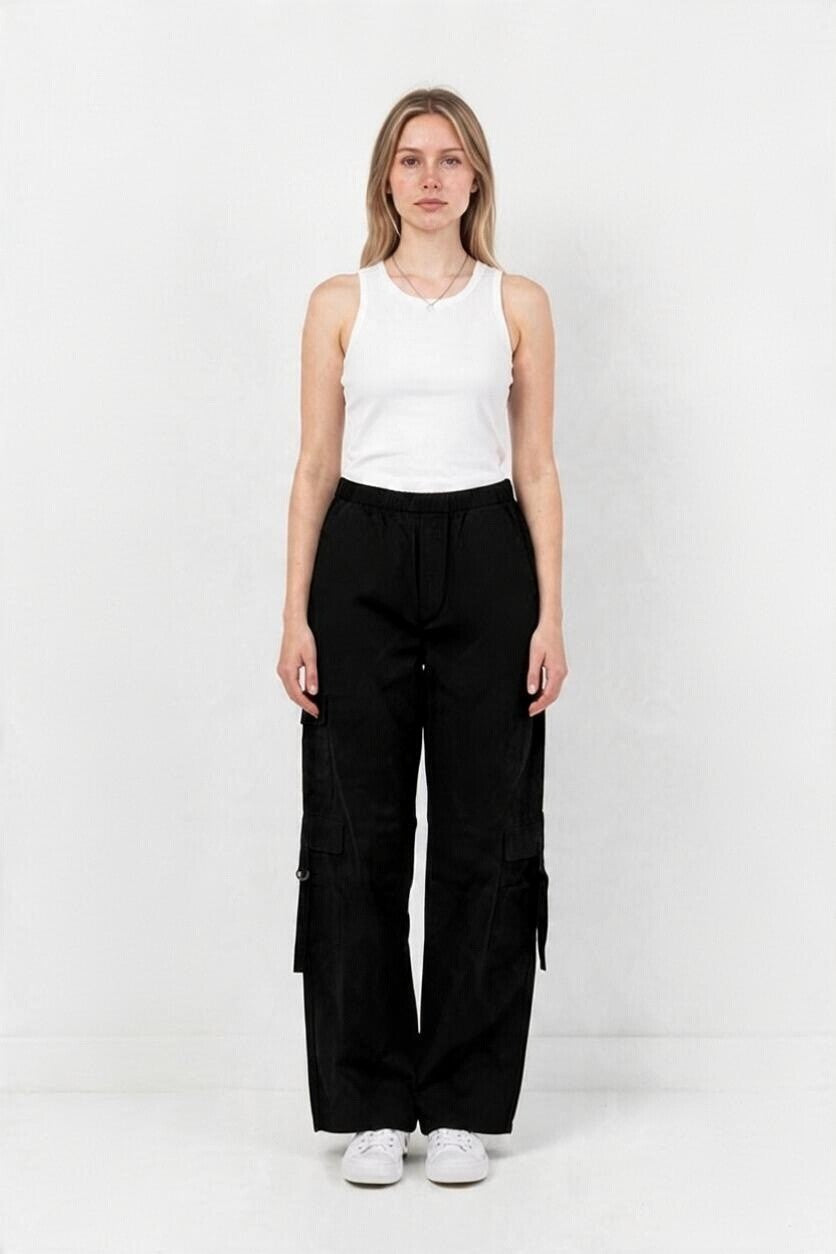 Pantalón cargo con tiras